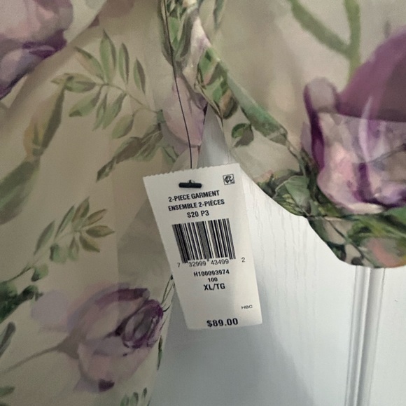 Floral short sleeve blouse, sheer with attached under shell. Never worn. - Picture 5 of 9